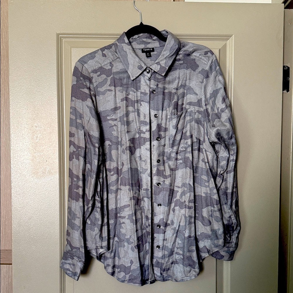 Torrid Gray Camouflage Shirt size 0 12